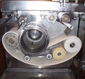 AmSqueeze meat separation conveyor belt for yield and product recovery